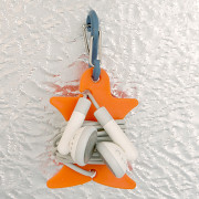 Suporte Curvyman para enrolar fone de ouvido laranja Nite Ize
