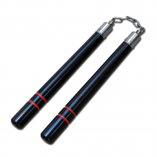 Nunchaku em madeira na cor preta com corrente.